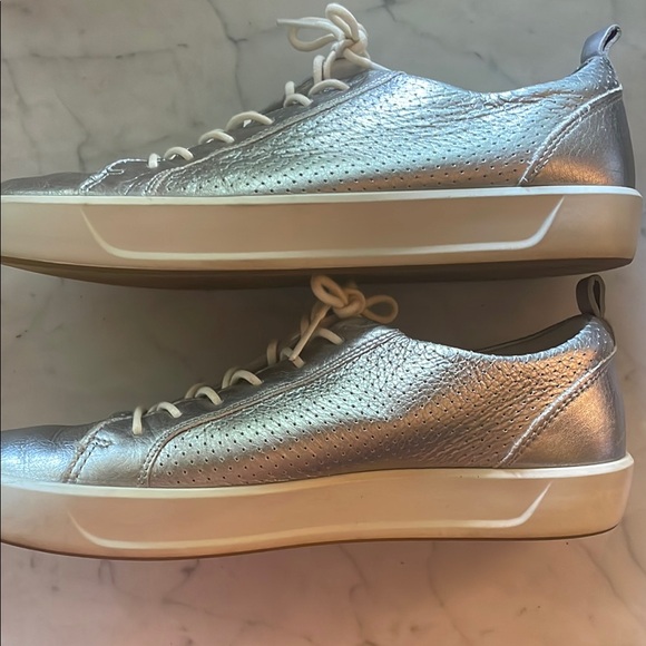 Ecco Silver White Sneakers Minimalist Design - Picture 9 of 16
